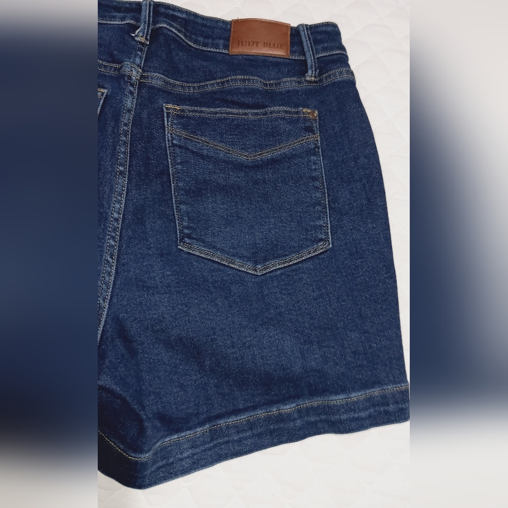 EUC Judy Blue Dark Blue Denim Shorts Size 1XL - Picture 6 of 13